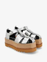 Sandalias negras de cuero con plataforma de yute y suela dentada.