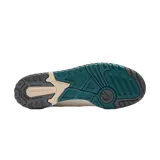 Championes New Balance modelo BB550PTB, color blanco con detalles en verde y azul.