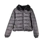 Campera de piel sintética negra, con cuello alto y cierre frontal. Diseño corto y holgado con acabado suave.