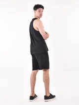 Musculosa sin mangas color blanco hueso con estampa frontal de una motocicleta estilo chopper y el número "86" en tonos ocre. Incluye texto con frases motivacionales.