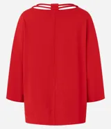 Kimono alargado color rojo, confeccionado en viscosa y lino. Tiene mangas largas y abertura frontal total con detalle de cuerdas dobles.
