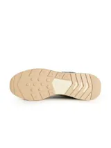 Championes Munich modelo Alpha, con capellada marrón de tela y cuero, detalles en azul y naranja, logo lateral en negro y suela blanca con base naranja.