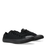 Championes Converse All Star de corte bajo, color negro monocromático, confeccionados en lona de algodón con suela de goma vulcanizada y cierre mediante cordones.