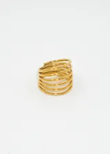 Anillo dorado de acero quirúrgico con diseño de espiral de múltiples vueltas.