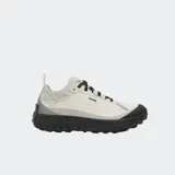 Championes de trail running Norda 001A M, color gris claro con suela negra robusta. Presentan un diseño técnico con tejido de alta resistencia, cordones moteados y refuerzos en la puntera y el talón.
