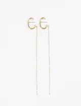 Aros de acero quirúrgico hipoalergénico dorados con forma de medialuna y cadena colgante.