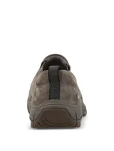 Zapato tipo slip-on de cuero gamuzado en color marrón, con diseño ergonómico y suela técnica de alta amortiguación para mayor estabilidad.
