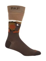 Medias largas de bambú RKF color marrón, con diseño estampado de búfalo en el cuerpo y el logo de la marca tejido en el puño elástico.