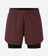 Bermuda deportiva color bordó con short interno de compresión negro integrado. Cuenta con cintura elástica con cordón de ajuste, bolsillos laterales con cierre y bolsillo interno. Confeccionada en tejido técnico de secado rápido.