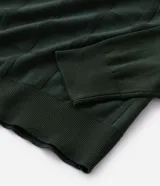 Suéter masculino de punto con textura cuadrillé, cuello redondo y mangas largas con puños acanalados.