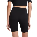 Short deportivo negro de calza ciclista, con cintura elástica y logo de Nike estampado en blanco en la pierna izquierda.