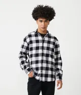 Camisa de franela marca Blue Steel, con diseño de cuadros grandes en blanco y negro, cuello inglés, manga larga y cierre frontal con botones.