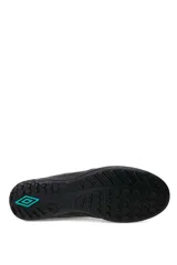 Zapatillas de fútbol 5 Umbro Vision TF, color negro con detalles en turquesa, diseñadas para césped sintético.