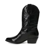 Bota de caña media estilo tejano, confeccionada en cuero color blanco hueso. Presenta costuras decorativas en el empeine y en la caña, con un taco cuadrado de altura media y punta ligeramente afinada.