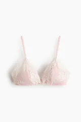 Soutien de encaje y malla en tono rosado, con breteles ajustables y copas suaves sin aros con apliques florales.