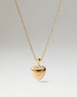 Charm en forma de corazón dorado, con grabado "I Love You" y detalle de circonia incrustada.