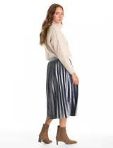 Falda midi de terciopelo plisado, con cintura elastizada y cinturón a tono con hebilla rectangular forrada.