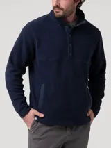 Buzo de polar color azul marino con cuello alto y cierre parcial de botones a presión en el frente. De manga larga y calce recto.