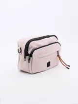 Bandolera negra con correa regulable y cierre superior.