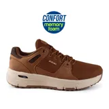 Championes deportivos Joma Banyoles color marrón, con capellada de cuero sintético, plantilla Memory Foam y membrana impermeable ISOLATEX. Suela de phylon y goma DURABILITY.