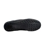 Championes de fútbol Umbro modelo Touch TF, color negro, con diseño de costuras reforzadas en la puntera y logo lateral en relieve.