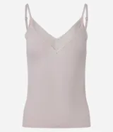 Blusa de pijama seamless color blanco de la marca Lov, confeccionada en poliamida con elastano. Presenta tirantes finos y detalle de encaje en el escote en V.