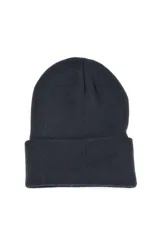 Gorro tipo beanie de punto con vuelta, color azul oscuro.