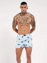 Bóxer de algodón blanco con estampado de flores pequeñas color celeste, con cintura elástica y logo de la marca en el centro.