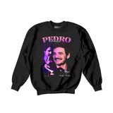 Buzo negro de cuello redondo con estampado gráfico frontal de Pedro Pascal en tonos violeta y rosado, con estilo vintage y tipografía personalizada.