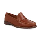 Mocasín de cuero color suela, con diseño clásico de antifaz y costuras reforzadas en el empeine.