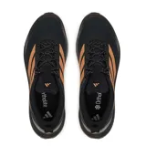 Championes Adidas Run Falcon 6 para hombre, de color negro con las icónicas tres tiras de la marca en tono dorado/marrón. Cuentan con capellada de malla transpirable, cordones negros ajustables y una suela robusta para mayor comodidad y amortiguación.