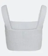 Blusa cropped sin mangas en punto canalé con pelo, escote cuadrado y tirantes anchos.
