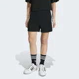 Short Adidas Adibreak de color negro, con las icónicas tres bandas blancas en los laterales y el logo de la marca bordado. Presenta un corte holgado y cintura elástica.
