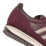 Championes Adidas SL 72 RS color bordó con detalles en gamuza, tres tiras laterales en tono beige y suela de goma con plataforma de EVA.