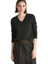 Sweater de punto Tommy Hilfiger con cuello en V y manga larga. Presenta un diseño liso en color negro con el logo de la marca bordado en el pecho.