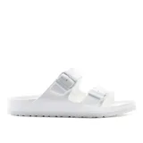 Sandalias Birkenstock Arizona Eva de goma color blanco, con dos correas ajustables con hebilla.