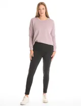 Legging de tiro alto con cintura ancha modeladora y faja interna de compresión. Confeccionado en tejido premium con elasticidad en cuatro direcciones y pierna entallada.