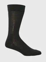 Calcetín formal de largo medio en color gris oscuro, con el logo de la marca estampado verticalmente en el lateral.