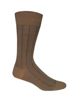 Medias de caña media color marrón con diseño de rayas verticales finas y puño elástico suave.