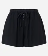 Short negro de viscosa con cintura elástica, lazo de ajuste y detalle de botones frontales.