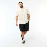 Bermuda de sarga negra con múltiples bolsillos cargo a los lados y diseño amplio, ideal para un estilo urbano y cómodo.