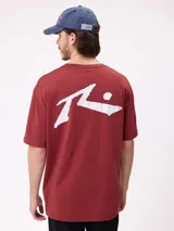 Gorro tipo dad hat de la marca Rusty, color azul con efecto gastado, visera curva y la palabra "RUSTY" bordada en relieve en el frente con letras rojas delineadas en blanco.