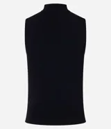 Blusa de punto acanalado color blanco, sin mangas y con cuello alto, de corte ajustado al cuerpo.