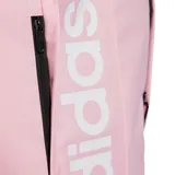 Mochila Adidas Linear color rosa con base negra y logo Adidas en blanco. Cuenta con un compartimento principal con cierre, un bolsillo frontal con cierre, bolsillos laterales de malla y correas acolchadas ajustables.