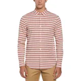 Camisa de manga larga con patrón cuadriculado en tonos terracota y blanco. Confeccionada en chambray con stretch, de calce regular y puños con botón.