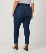 Pantalón jegging de jeans azul oscuro, con cintura elástica, trabillas, bolsillos y sin estampa.