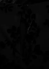 Vestido corto de cuello redondo con detalle de fular integrado, sin mangas y diseño recto. Confeccionado en tejido jacquard con motivo floral y forro interior.