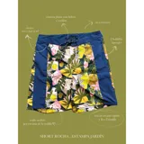 Short de baño para hombre con diseño combinado de paneles negros lisos en los laterales y estampa botánica tropical en el frente y la espalda. Cuenta con cintura elástica, cordón de ajuste negro y bolsillos laterales.