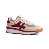 Championes deportivos de diseño urbano, combinando paneles de cuero sintético negro, gamuza marrón y detalles en blanco. Presenta un detalle de estampado animal print en el talón y suela de goma con base dentada.