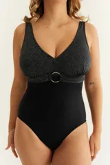 Malla entera color marrón con escote en V, aplique de cinturón con hebilla redonda y breteles anchos.